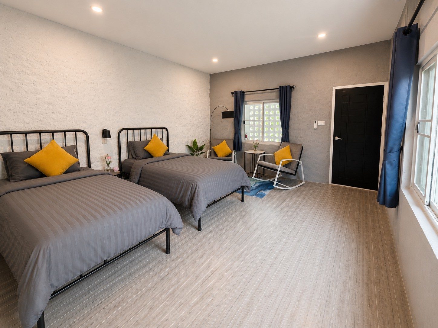 Twin room yellow angle